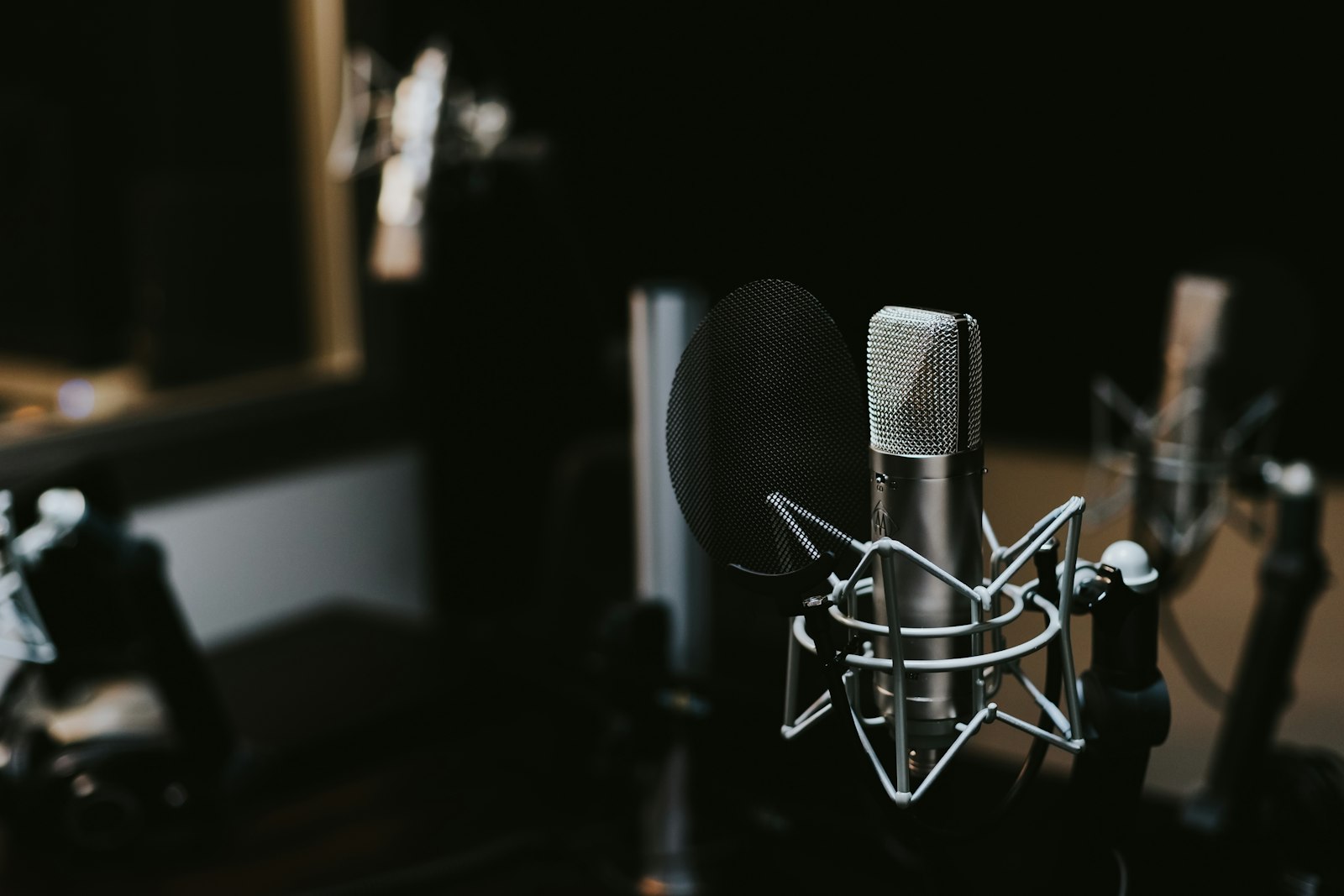 A microphone ready for a voice note